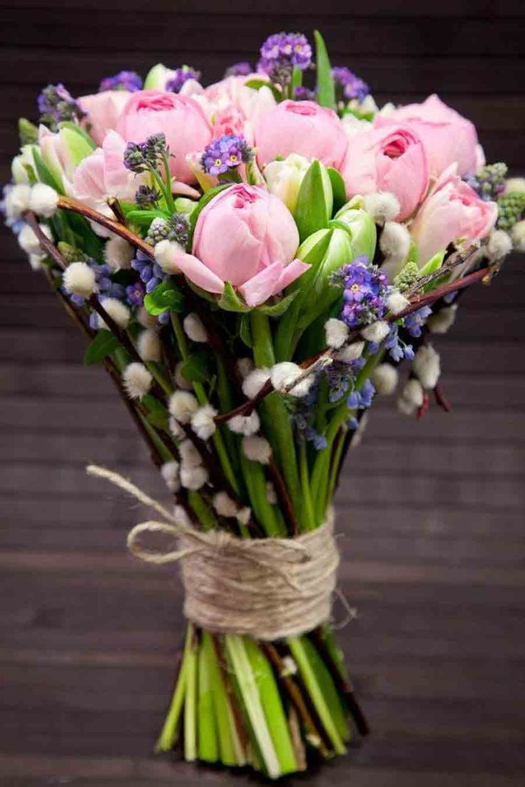 Cheer Up Someone With Our Fresh Flowers