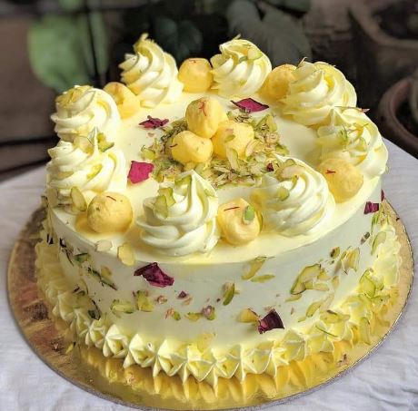Attractive Yellowish Rasmalai Cake