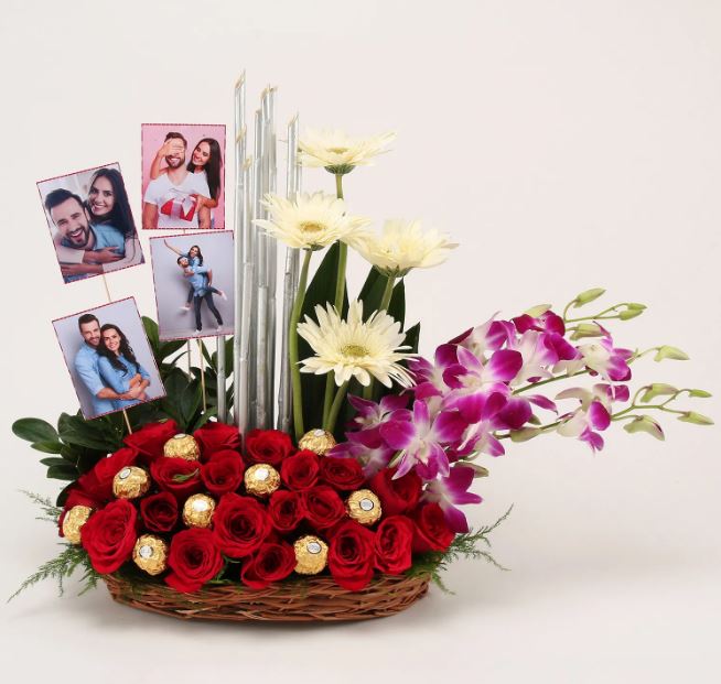 Cute Surpise For Couple - for Flower Delivery in India 