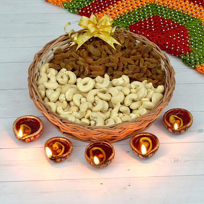 Best Diwali Treat With Diya - for Midnight Flower Delivery in India 