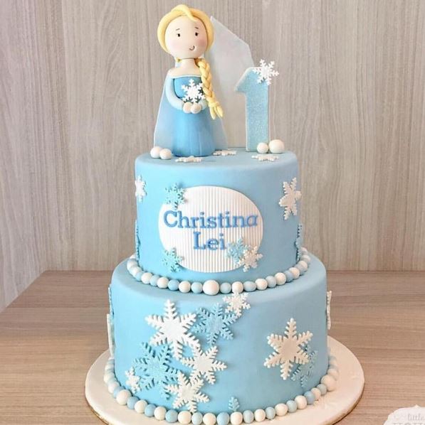 Girl With 2 Layer Frozen Elsa Themecake