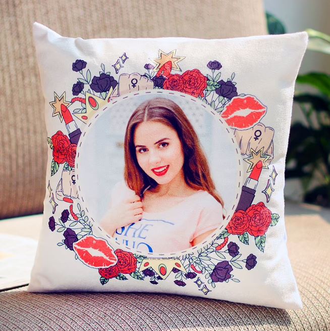 Love Lips Wow Cushion - for Online Flower Delivery In India 