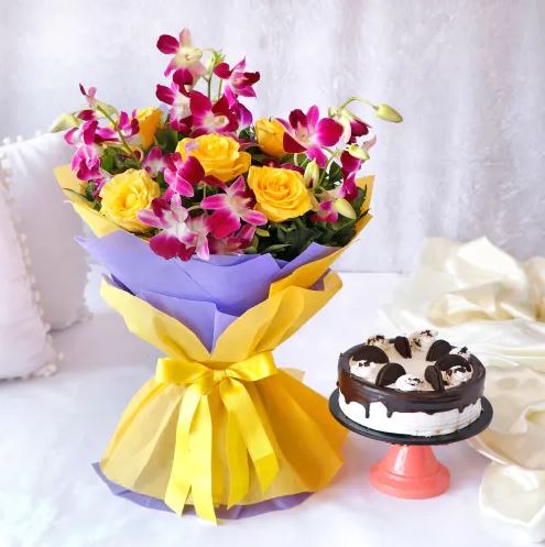 Splendid Bouquet N Cake Combo For Grandparents